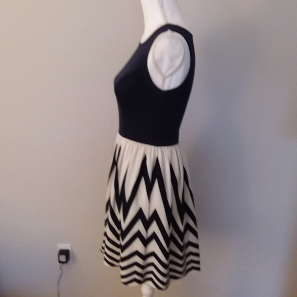 Xhilaration Black and White Chevron Shape Dress - Picture 5 of 9